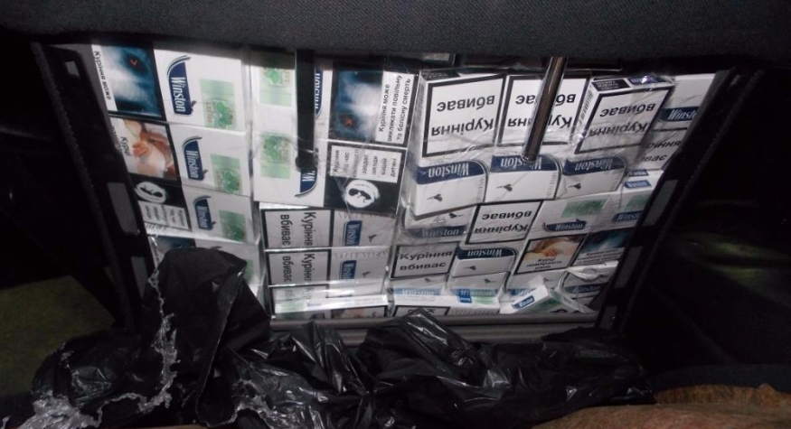 В ПП «Угринів-Долгобичув» зеленим коридором намагалися провести 3,5 тисячі пачок сигарет
